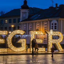 Lichtkonzepte Weihnachtsbeleuchtung Winterbeleuchtung MK-Illumination Eger Ungarn