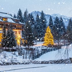 Lichtkonzepte Weihnachtsbeleuchtung Winterbeleuchtung MK-Illumination Schlosshotel aROSA Kitzbuehel Tirol