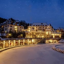 Lichtkonzepte Weihnachtsbeleuchtung Winterbeleuchtung MK-Illumination Schlosshotel aROSA Kitzbuehel Tirol
