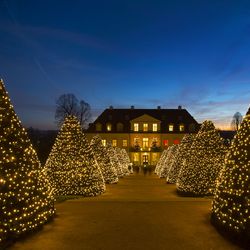 Lichtkonzepte Weihnachtsbeleuchtung Winterbeleuchtung MK-Illumination Schloß-Wackerbarth Radebeul Deutschland