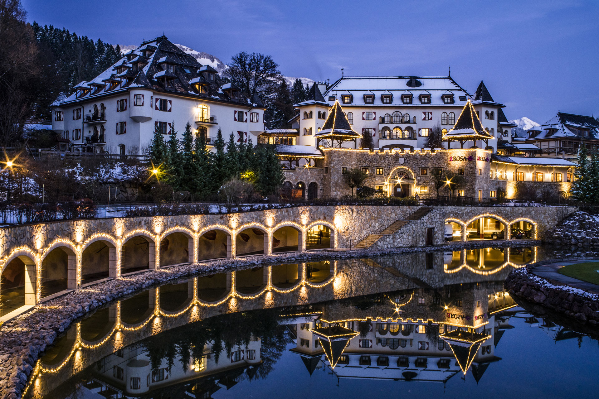 Lichtkonzepte Weihnachtsbeleuchtung Winterbeleuchtung Hotel Schlosshotel Kitzbuuehel Tirol